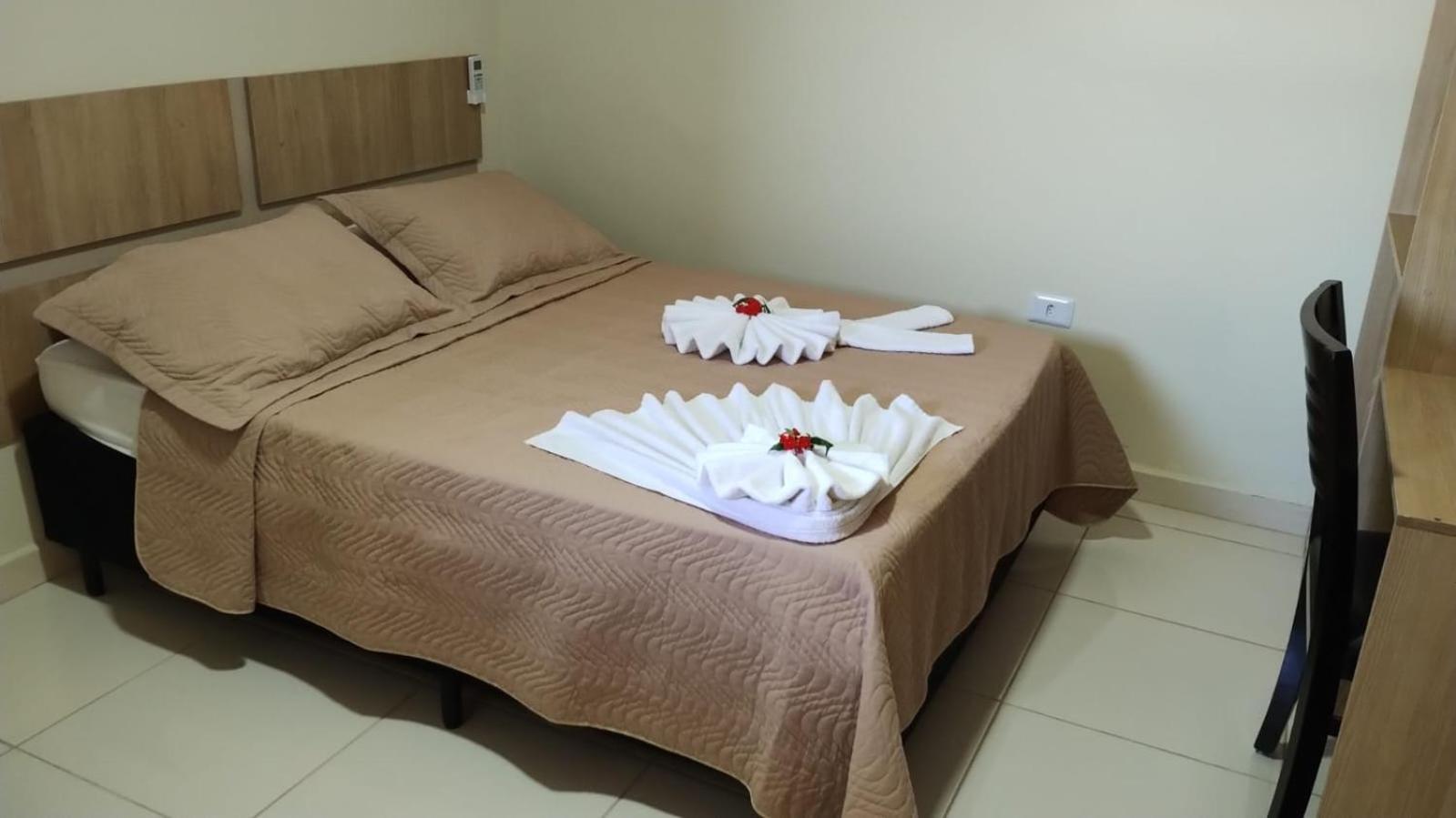 Attriun Hotel กัวรูยุส ภายนอก รูปภาพ