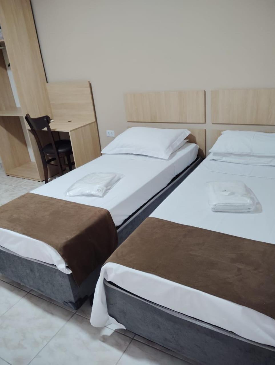 Attriun Hotel กัวรูยุส ภายนอก รูปภาพ